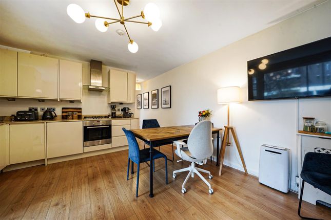 Flat for sale in March Court, Warwick Drive, Putney