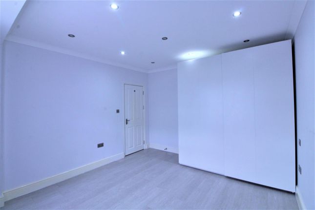Flat to rent in Chesterfield Road, Enfield