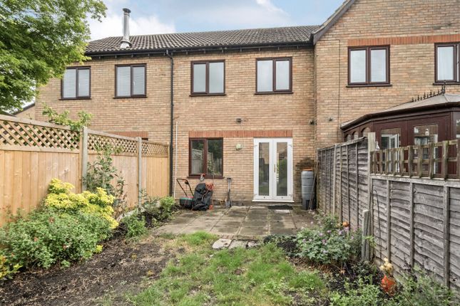 3-bed house on 5, Stonebanks, Surrey, £500,000