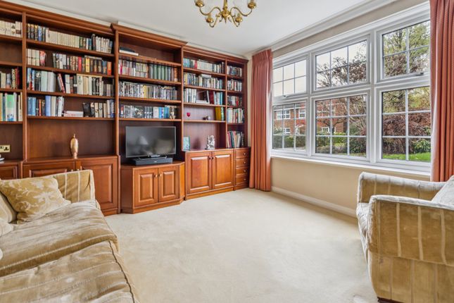 21, St Huberts Close, Buckinghamshire photo 4