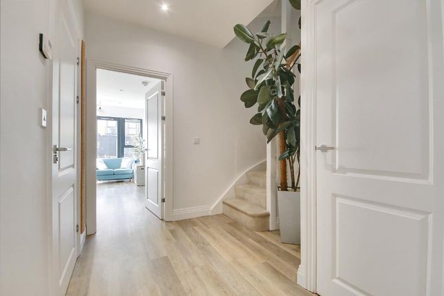 Town house for sale in Studio Way, Borehamwood