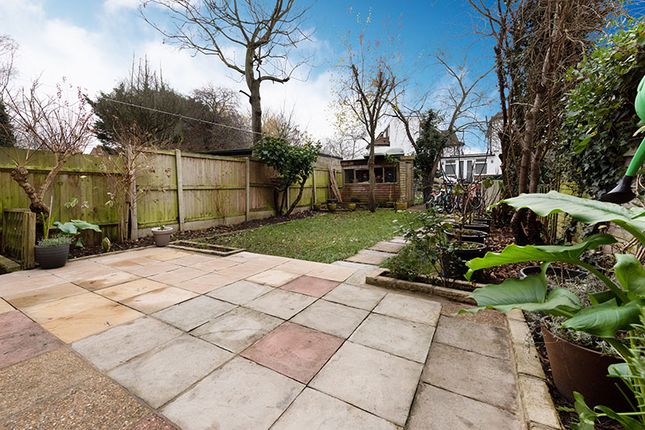 End terrace house for sale in Doggetts Close, Barnet
