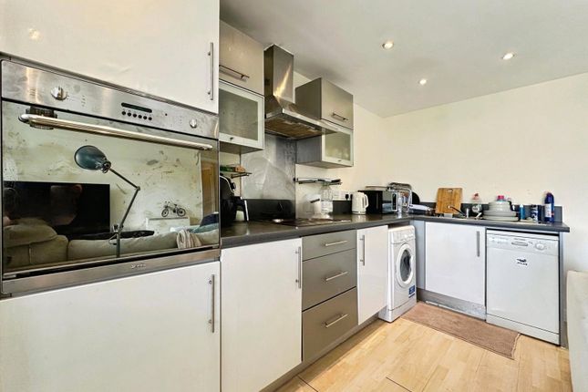 83, Winterthur Way, Hampshire photo 4
