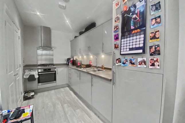 Flat 2 Connaught Place, 126 Connaught Road, Woking photo 2
