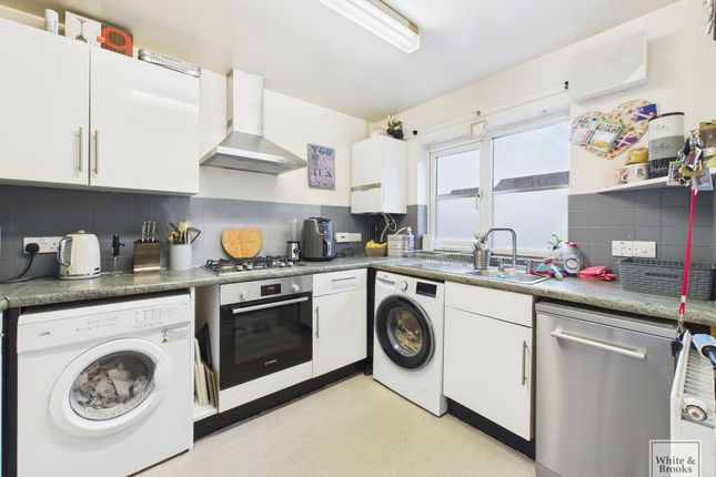 2 Monterey Gardens, Bognor Regis photo 3