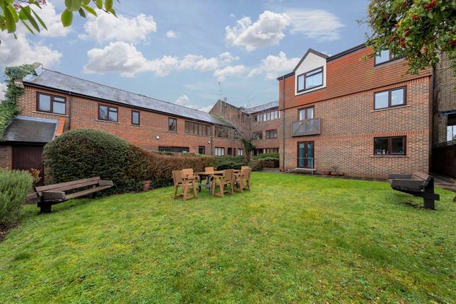 Flat for sale in Station Road, Belmont, Sutton, Surrey