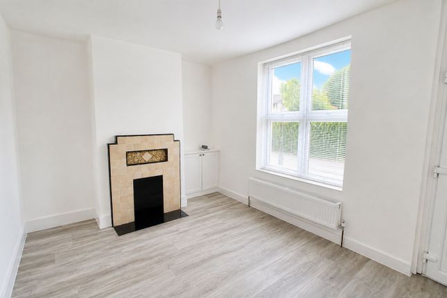 2, Railway Terrace, Staines-upon-Thames photo 3