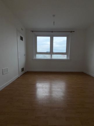 F, 27, Pine Crescent, Johnstone photo 4
