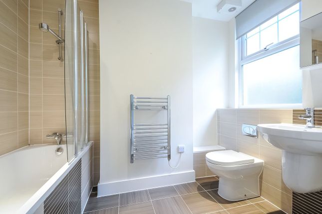 Flat 3 Birch Court, 29, St. Mildreds Road, London photo 4