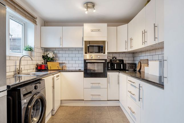 8 Chestnut Close, Pershore photo 2
