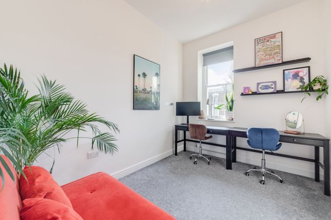 Flat for sale in Barry Road, London