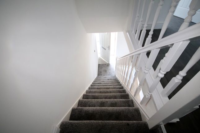 26 Harlesden Walk, Romford photo 4