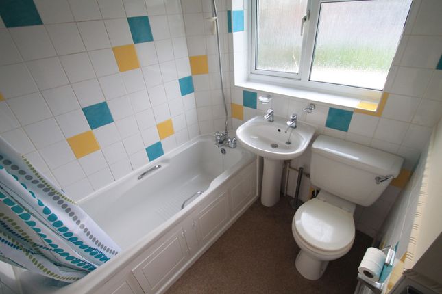 16, LUTON photo 5