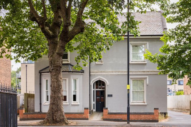 2-bed flat on Flat 5, Park House, 17, Avenue Road, Leamington Spa, £260,000