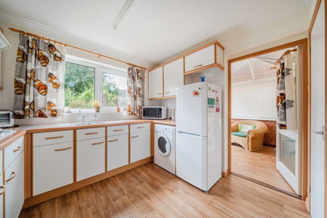 9, Holly Close, Sleaford photo 3