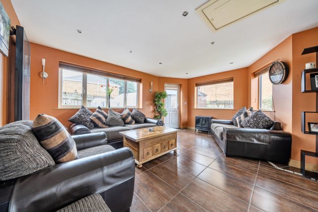 33, Richmond Drive, Lincoln photo 4