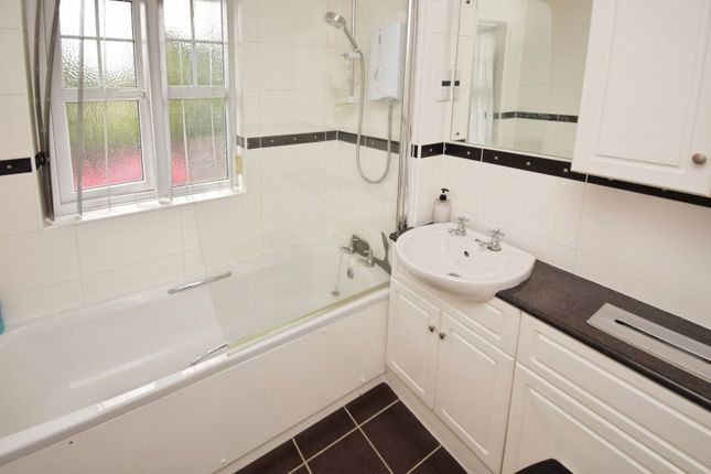 16, Brockenhurst Way, Coventry photo 5