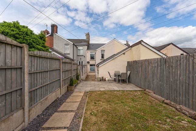 23 Wainfelin Avenue, Pontypool photo 4
