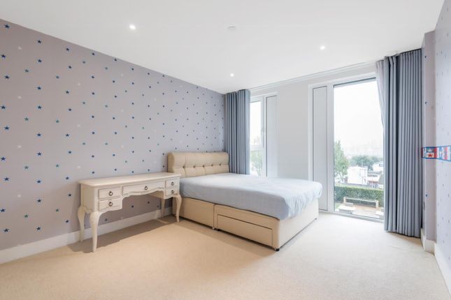 Flat to rent in Ravensbourne Apartments, Fulham Riverside, 5 Central Avenue