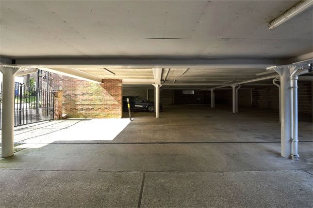 3 Sarum Court,, Sarum Road, Hampshire photo 4