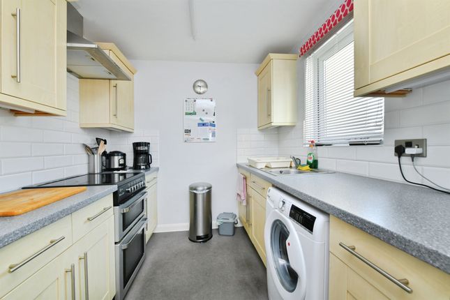 7, Tower Court, Saltash photo 3