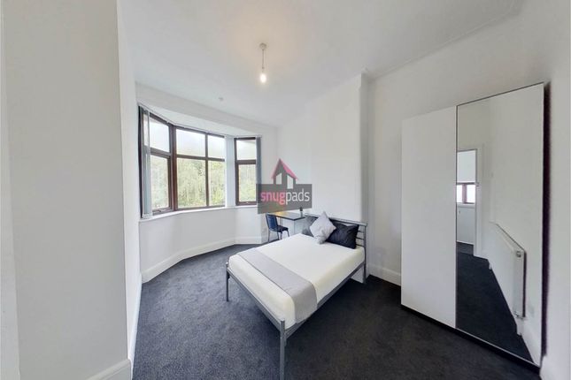 Bright, Modern Double Bedroom With A Comfortable B...