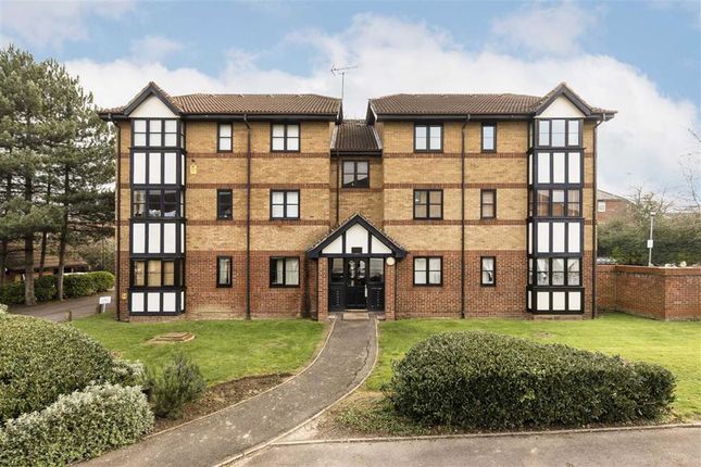 Thumbnail Flat for sale in Woodvale Way, London