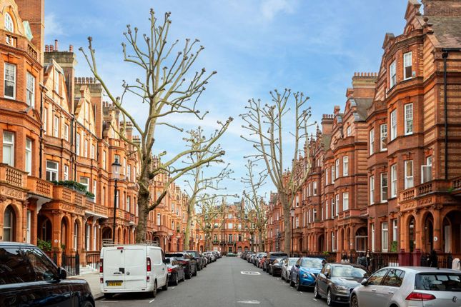 Thumbnail Flat to rent in Sloane Gardens, Chelsea, London