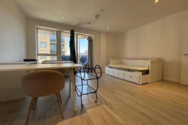 Flat 90 Cargo House, 7 Silley Weir Promenade, LONDON photo 4