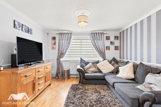 2, Sakins Croft, Harlow photo 2