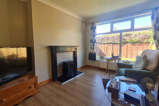 5, Winden Close, Wakefield photo 4