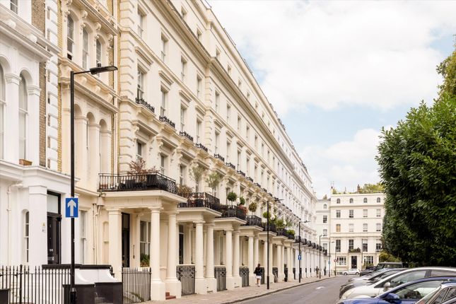 Thumbnail Flat for sale in Leinster Square, London