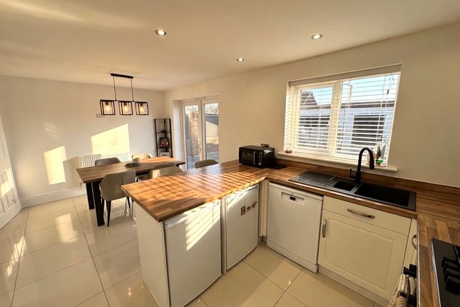 15 , Heol Waungron, Kidwelly photo 3