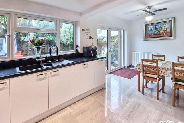45, The Churchills, Newton Abbot photo 4
