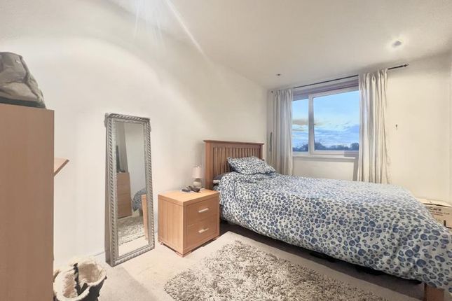 16, Aspect, Camberley photo 4