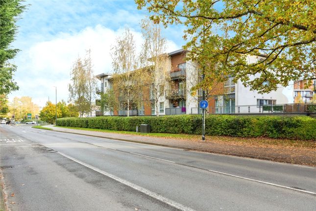 Thumbnail Flat for sale in Howlands Court, Commonwealth Drive, Crawley, West Sussex