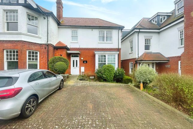 2-bed flat on Flat 1, Camber House, Worthing, £1,350/mo