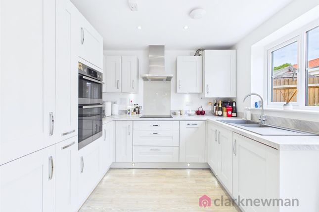 2, Woodlark Road, Harlow photo 4