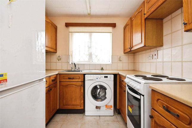 17, Petresfield Way, Brentwood photo 4