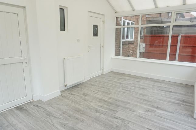 130, Lawn Avenue, Woodlands, Doncaster photo 5