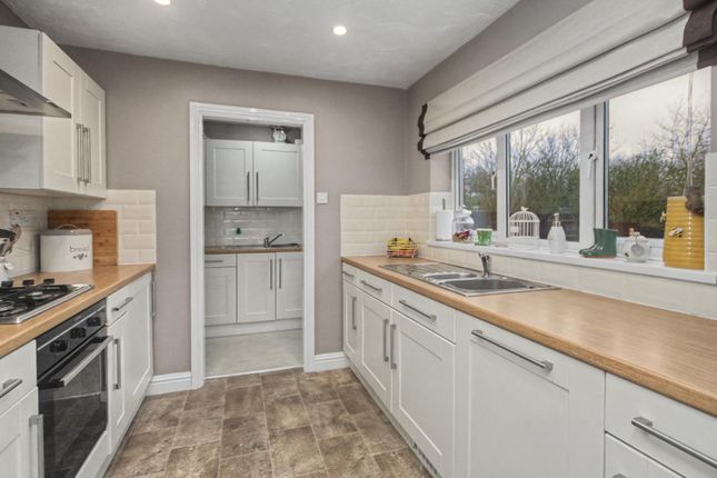 5, Burrows Vale, Northampton photo 2