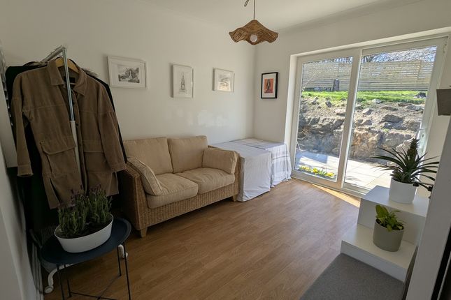34, Knoll Wood Park, Leeds photo 2