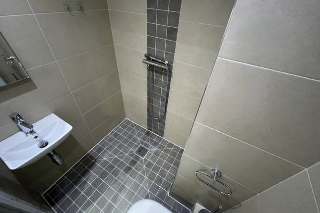 Flat 68, Bracken House, Manchester photo 5