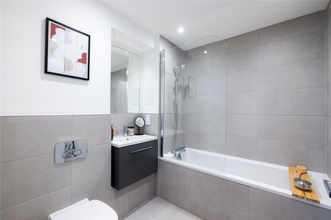 Flat 66, 6, The Hyde, London photo 4
