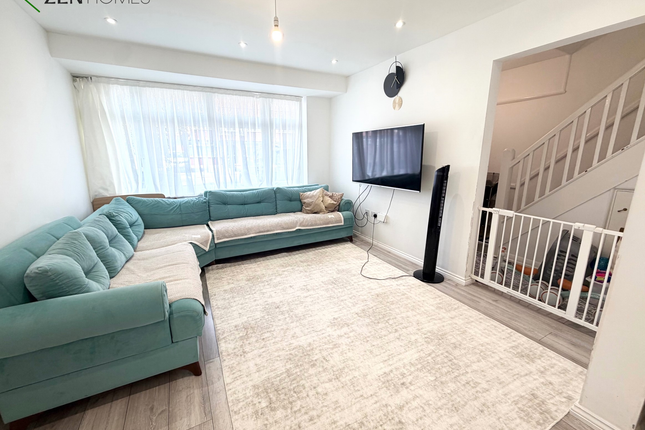 20 Harrow Drive, London photo 3