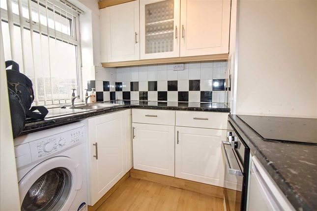 17, Dewley, Cramlington photo 3