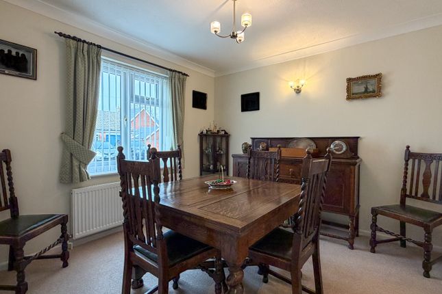 1, Springfields, Attleborough photo 4