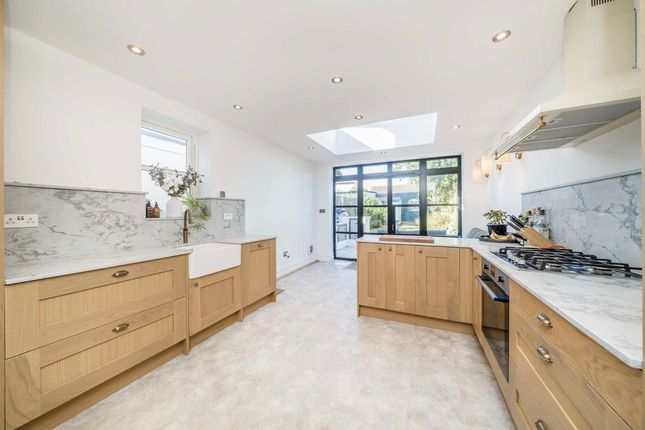 7, Spring Gardens, West Molesey photo 4