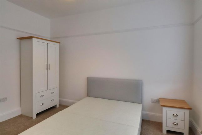 Room 3, 98, Upper Brighton Road, Lancing photo 2