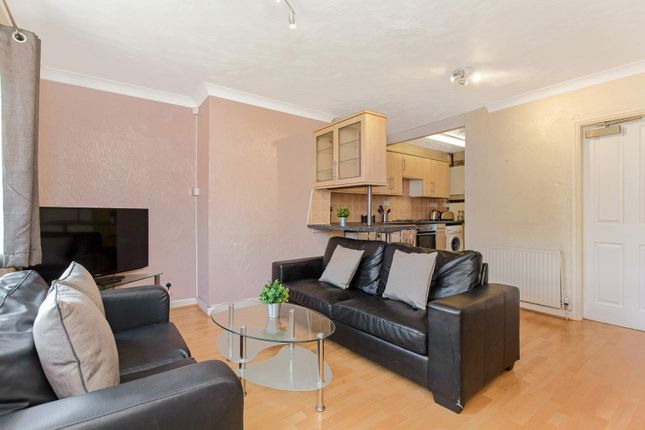 Thumbnail Terraced house to rent in Stanmore Mount, Leeds